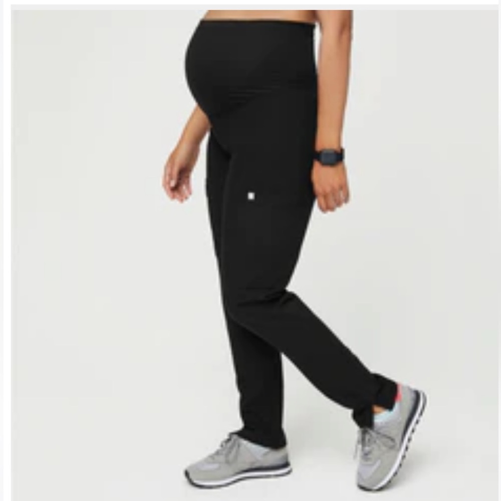Figs womens Yola Maternity petite skinny Scrub pant -black XS petite